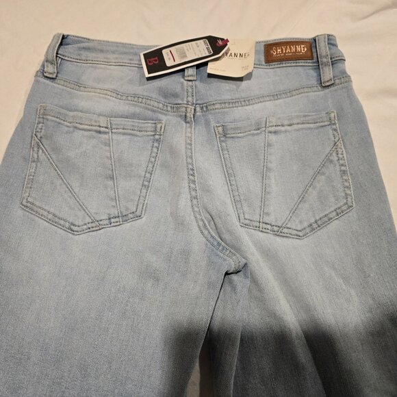 NWT Shyanne Country Wear Mid Rise Flare Distressed Jeans 28 Regular x 34 Long - Picture 14 of 16